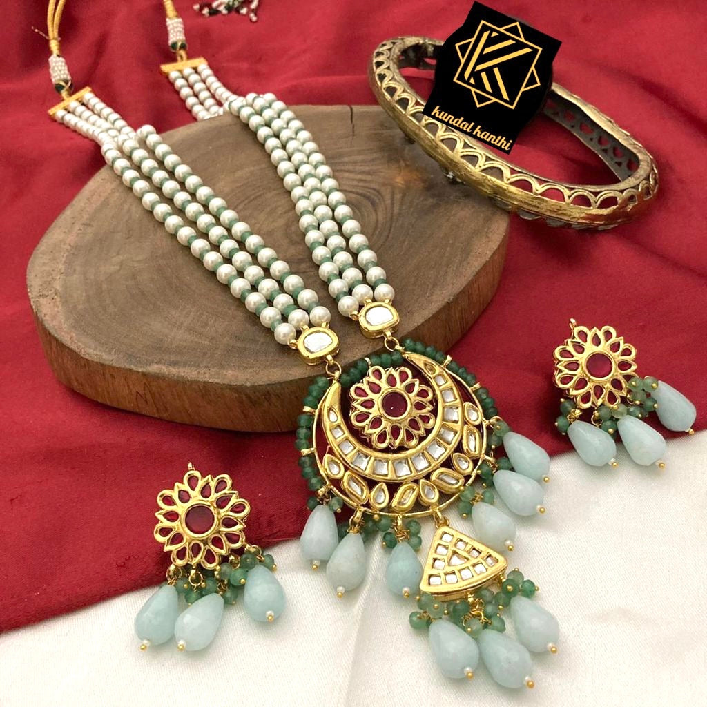 Visva Necklace Set