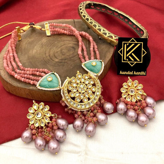Hansa Choker