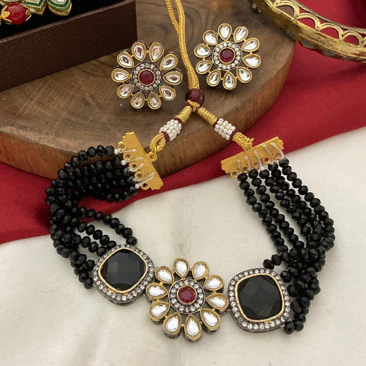 Amelia Choker